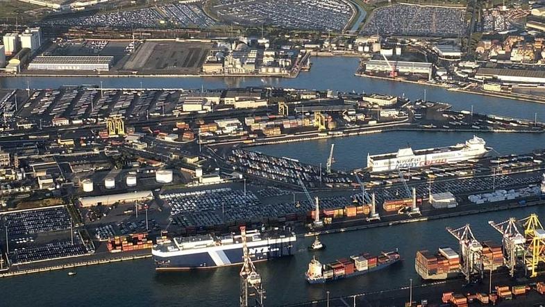 Livorno, indagati tre imprenditori portuali: «Favori a chi affidava gli appalti». I nomi e le accuse
