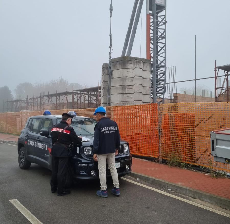 Muratori in nero in cantiere: denunciato artigiano di 49 anni
