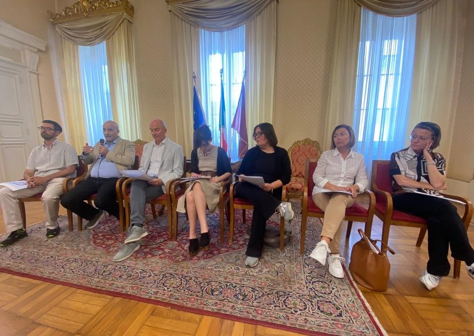 Il Comune di Livorno va dentro le edicole. Ecco gli aiuti nelle pratiche per l’anagrafe 