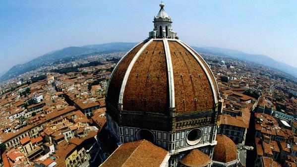 Crollo nella Cupola, la denuncia: «La ragazza che ha visto il masso è sotto choc. Si è pensato solo ai 2.000 turisti al giorno»
