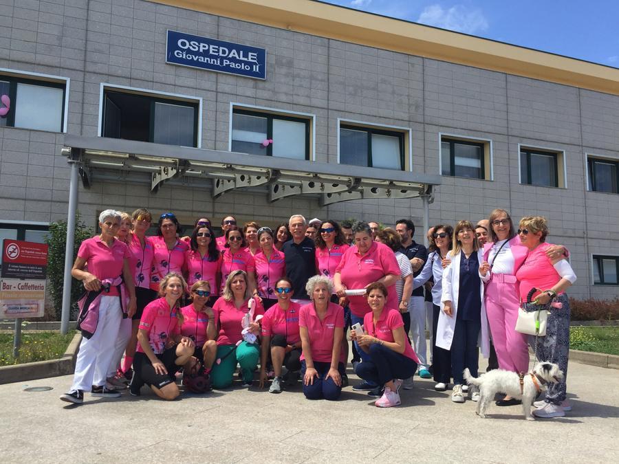 
	Foto di gruppo per le Flamingos davanti al Giovanni Paolo II&nbsp;

