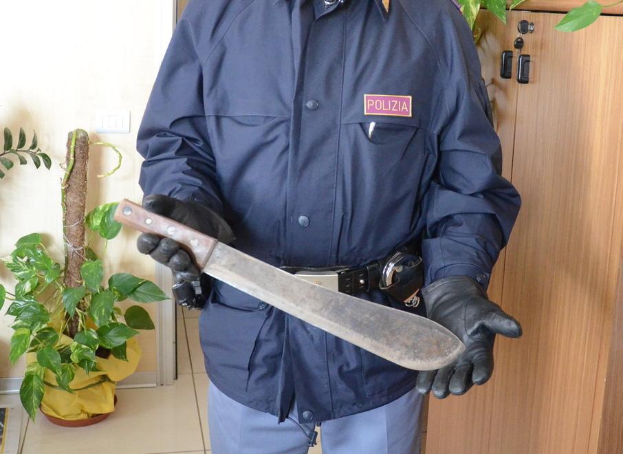 Sassari, pestarono il vicino col machete: due romeni condannati a 4 anni