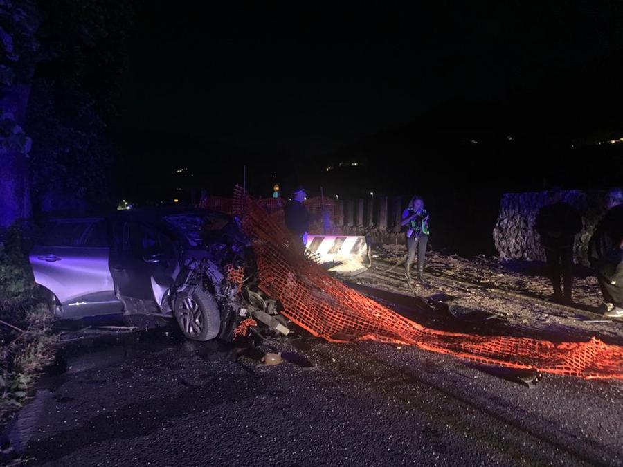 Camaiore, donna sbanda con l’auto e muore – Video