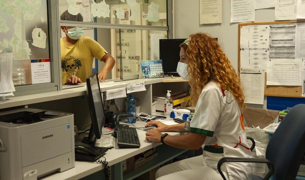 Lo sportello del triage al pronto soccorso del Versilia (foto d’archivio)