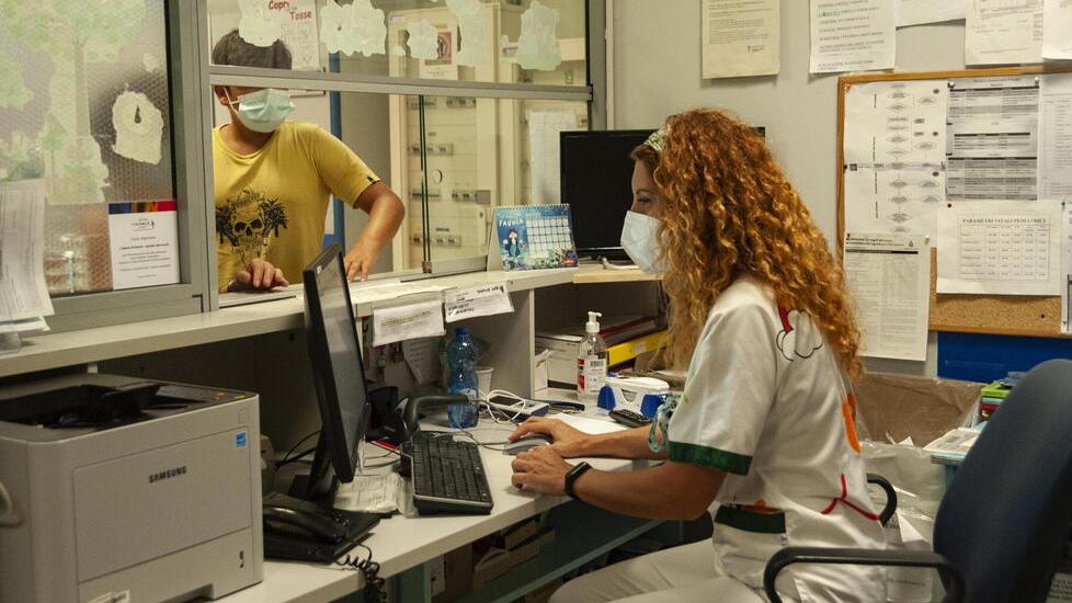 Lo sportello del triage al pronto soccorso del Versilia (foto d’archivio)