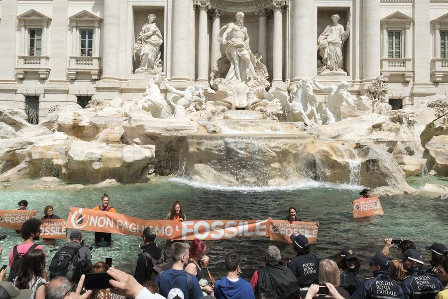 Gli ecovandali imbrattano il pianeta