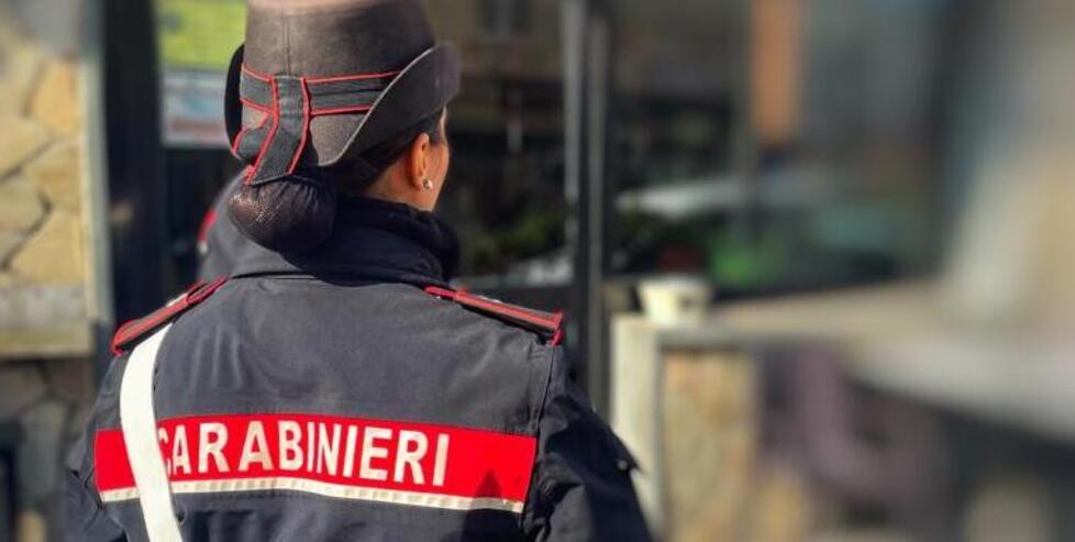 Vignola Inseguita e derubata dal ladro nel parcheggio del supermercato»