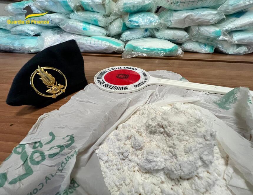 Droga e clan, 64 indagati 