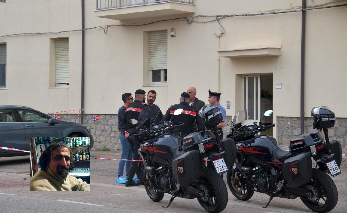 I carabinieri davanti alla casa popolare dove è avvenuto il fatto. Nel riquadro, Pasquale Serra, l'aggressore