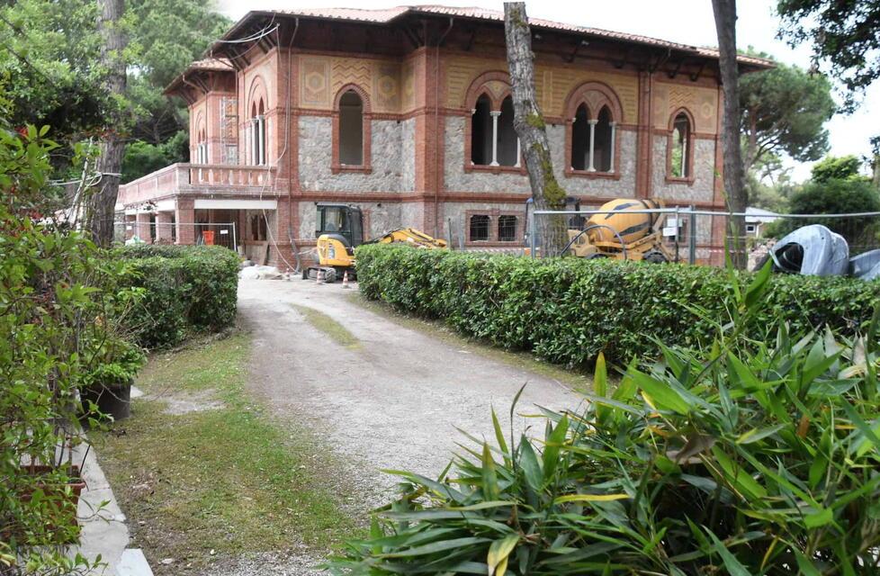 La storica villa all’interno dell’area dell’ex Oliviero (foto Cuffaro)