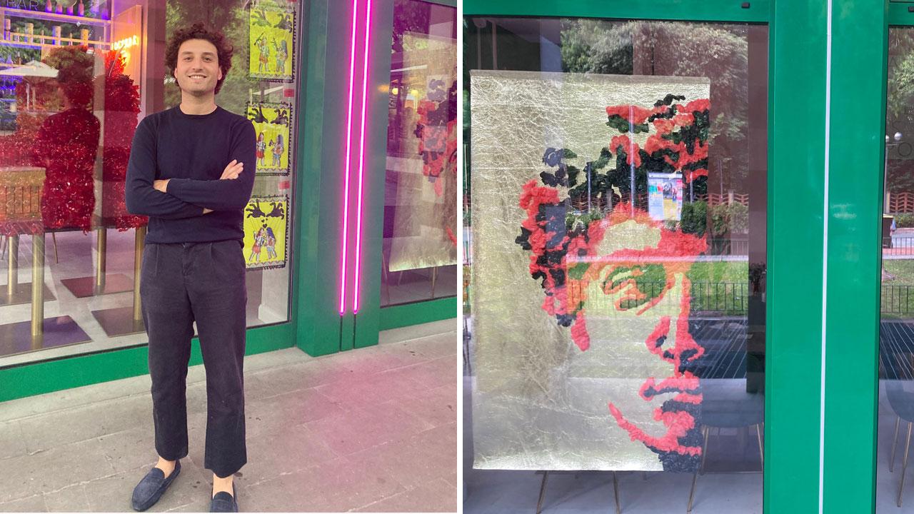 Gianluca Moccia e un'opera dell’artista Consuelo Bellini esposte alla Locanda Pop nella piazzetta del Kursaal