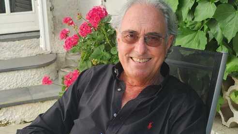 Il medico scrittore Umberto Ferro con il suo libro “Quando lo sport fa male”