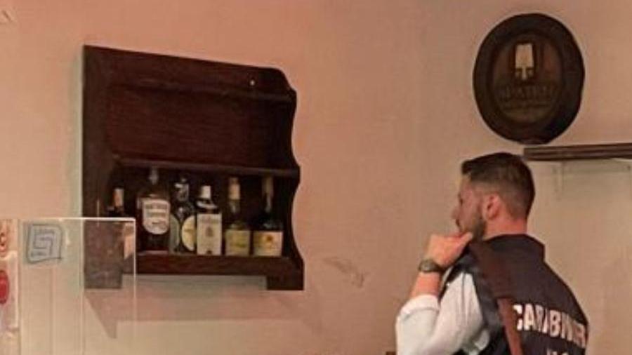 Tre lavoratori in nero e assenza di un piano di evacuazione, locale notturno nei guai