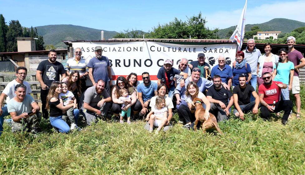 A Lacona la tosatura delle pecore nel segno della tradizione sarda