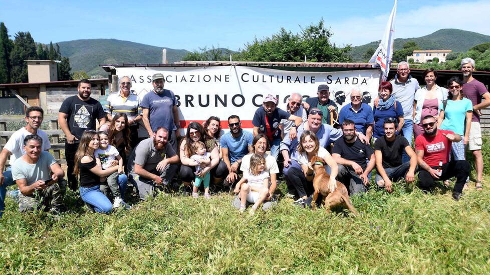 A Lacona la tosatura delle pecore nel segno della tradizione sarda