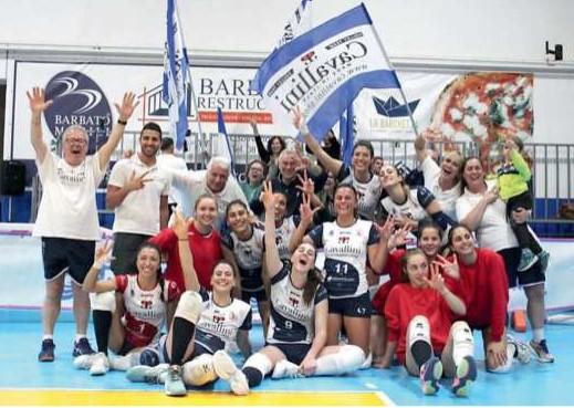 
	Un momento di festa del gruppo targato Ambra Cavallini che oggi insegue il salto in B1

