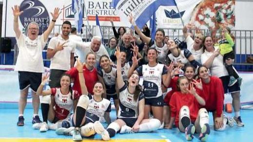 Un momento di festa del gruppo targato Ambra Cavallini che oggi insegue il salto in B1