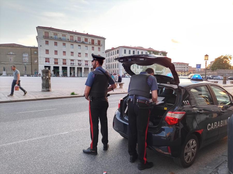 
	Una pattuglia dei carabinieri in piazza della Repubblica (foto Daniele Stefanini/Agenzia Silvi)

