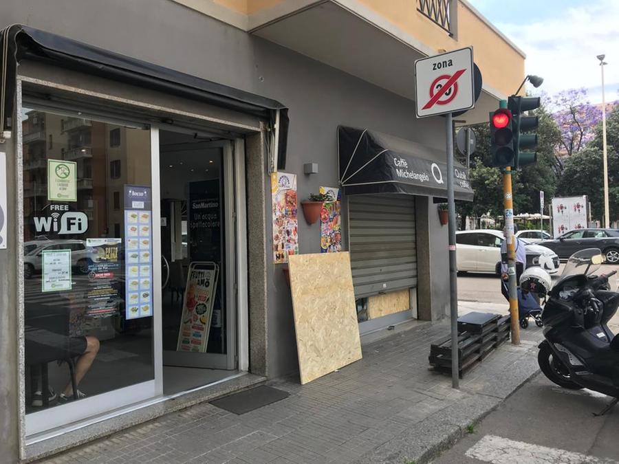 Ladri scatenati a Cagliari, furti in un negozio di abbigliamento e in un bar