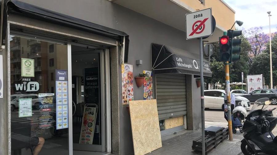 Ladri scatenati a Cagliari, furti in un negozio di abbigliamento e in un bar