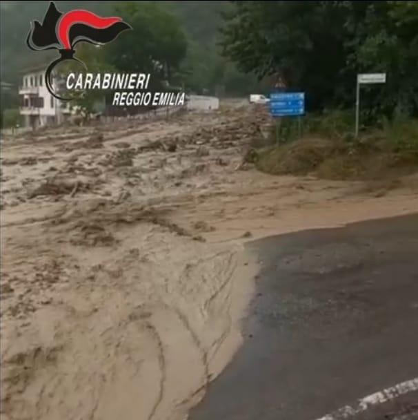 Baiso, violenta bomba d’acqua provoca frane e smottamenti