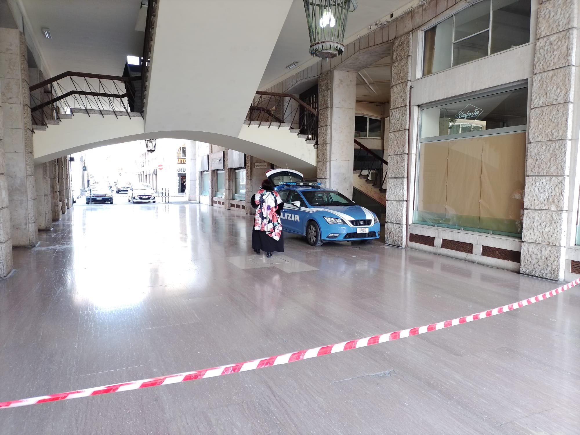 Una volante della polizia di Stato (foto d'archivio)
