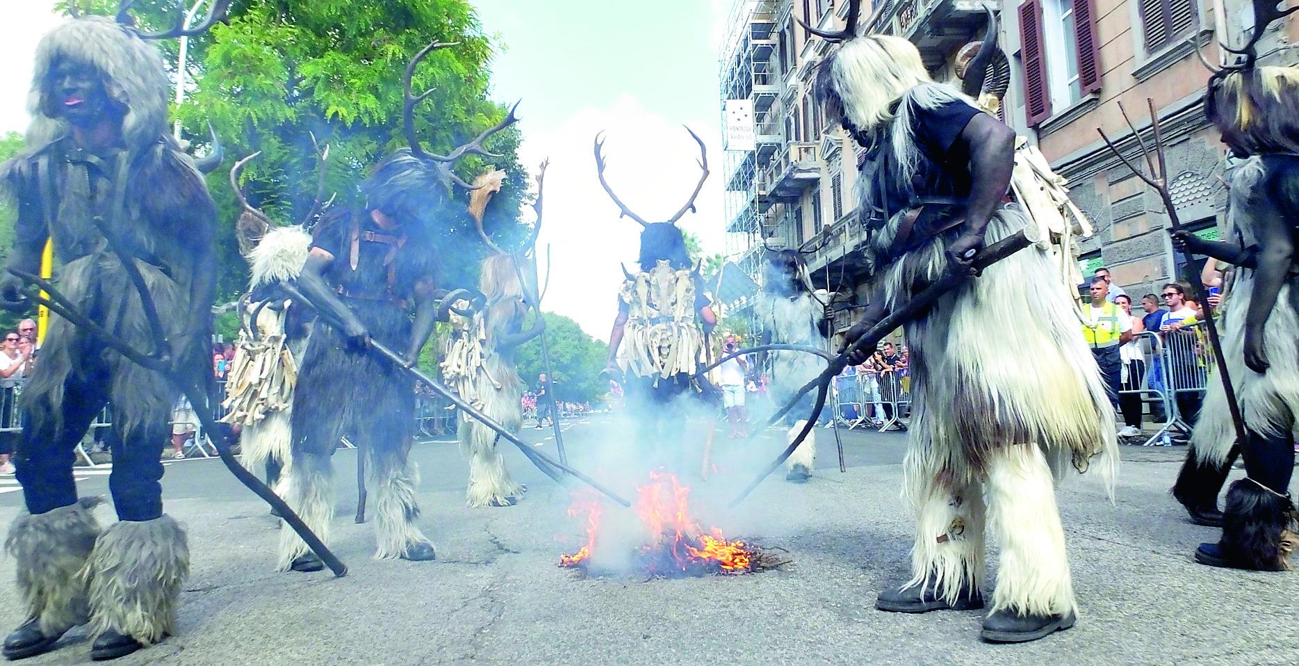 Cavalcata Sarda 2023: il via ai gruppi da corso Cossiga e l'arrivo davanti al museo Sanna