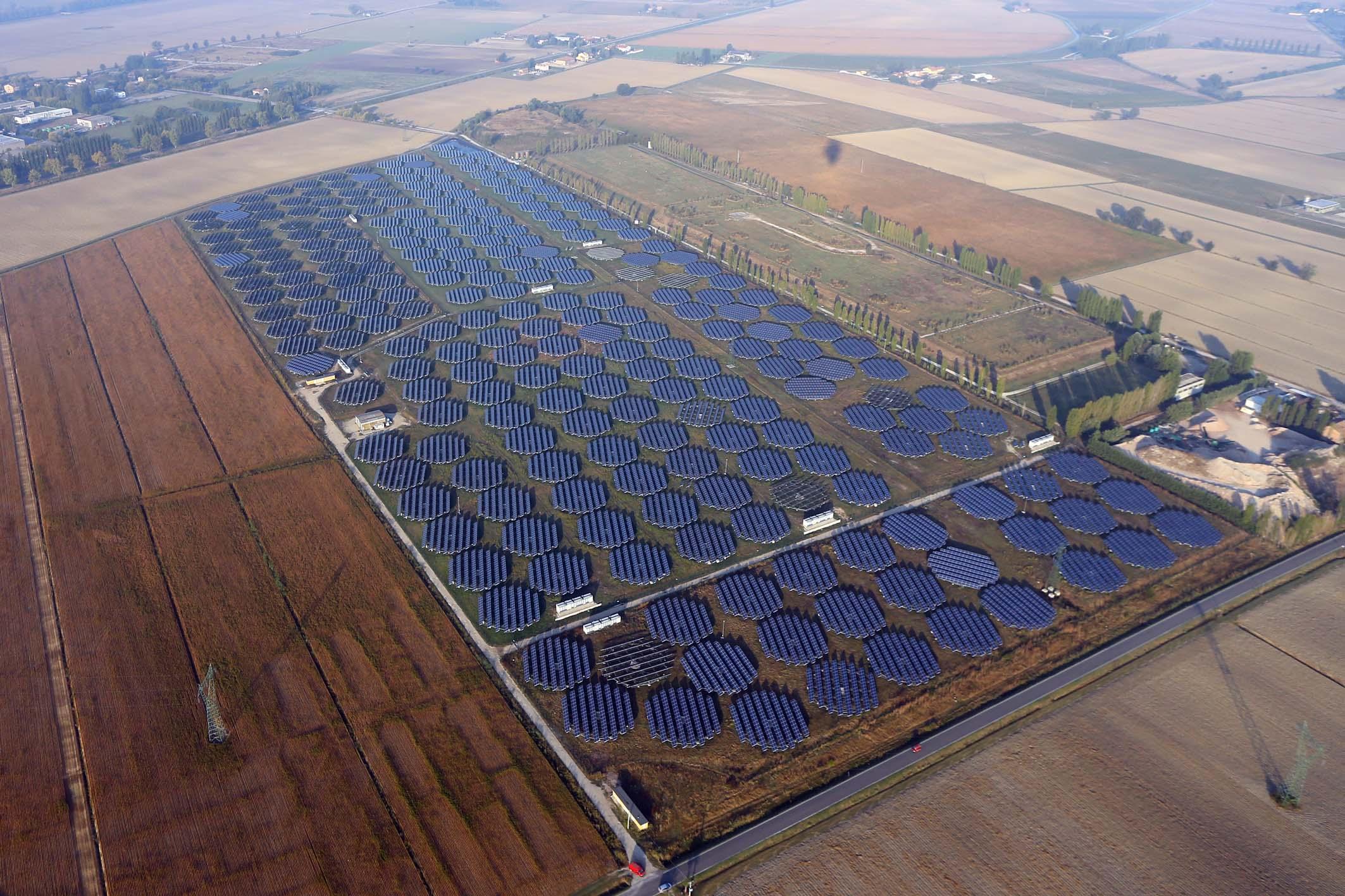 Il fotovoltaico invade i campi toscani ma per i Comuni è uno sfregio al paesaggio