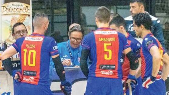 Mirco De Gerone dà indicazioni ai suoi giocatori (foto Paglianti)