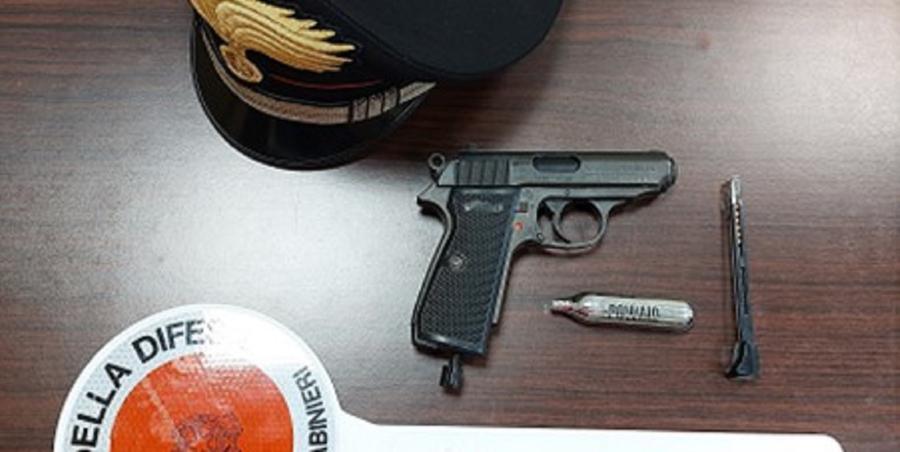 
	La pistola "softair" sequestrata

