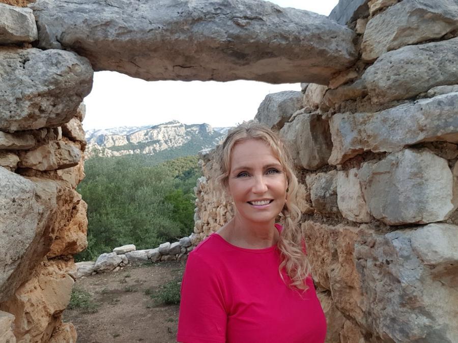 Licia Colò: «Canale 5 mi licenziò: fu la mia svolta. Gli editori migliori mai avuti? I vescovi»