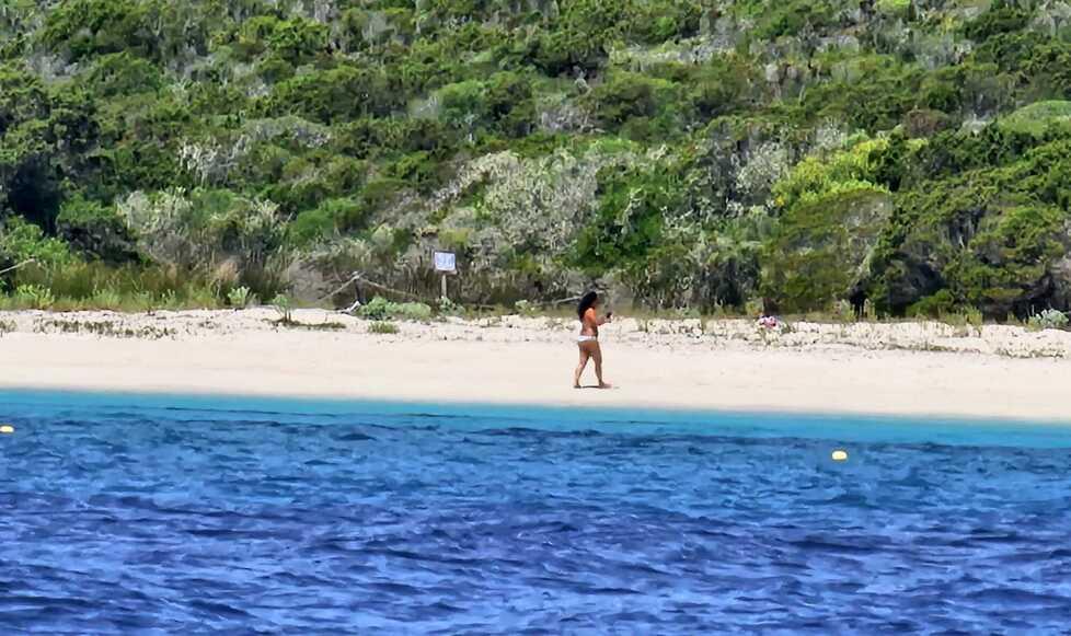 Turisti cafoni a Budelli, violata la spiaggia Rosa