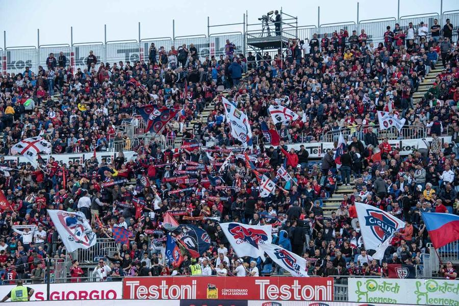 Scatta la febbre per i biglietti di Cagliari-Bari
