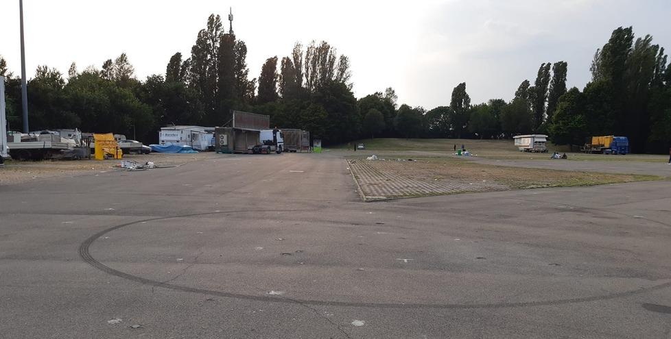 Carpi. «Piazzale piscine nel degrado: sporcizia e problema nomadi» 