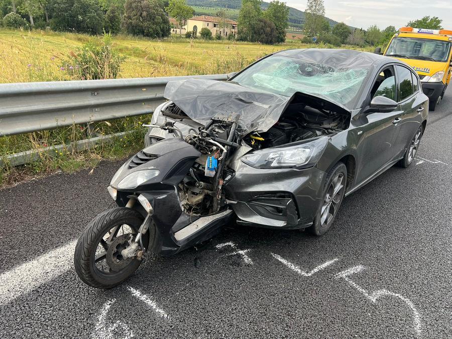 Calciatore del Livorno di 18 anni in fin di vita: la dinamica dello schianto e i dubbi da chiarire