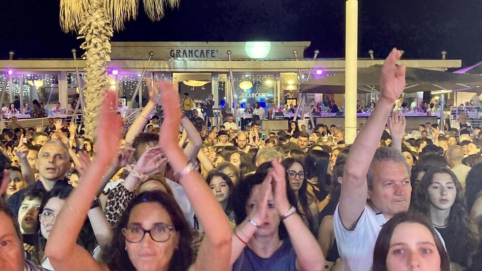 Cecina, la Stranotte fa il pienone: tanti giovani per Shade