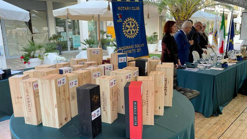 Batte forte il grande cuore del Rotary Rosignano: raccolti quasi diecimila euro durante la Cen’asta