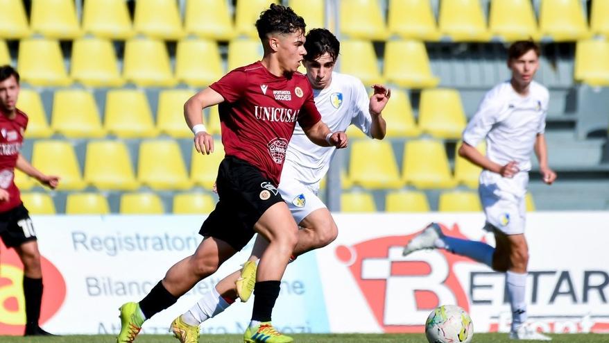Schianto sull’Aurelia, Anwar non ce l’ha fatta: morto a 18 anni il calciatore del Livorno