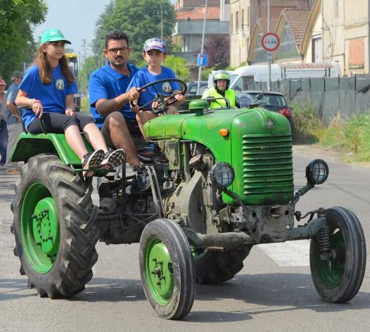 Carpi. La grande sfilata dei trattori in piazza Martiri: «Il primo raduno di mezzi d’epoca della città» 