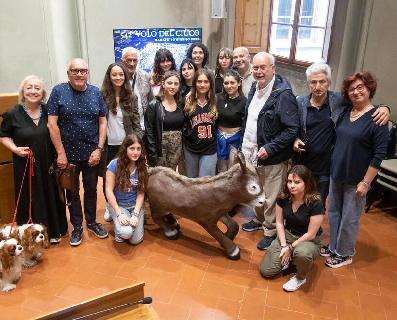 Ecco il Volo del ciuco edizione 542 a Empoli: corteggio, sbandieratori e arcieri con la Compagnia di Sant’Andrea