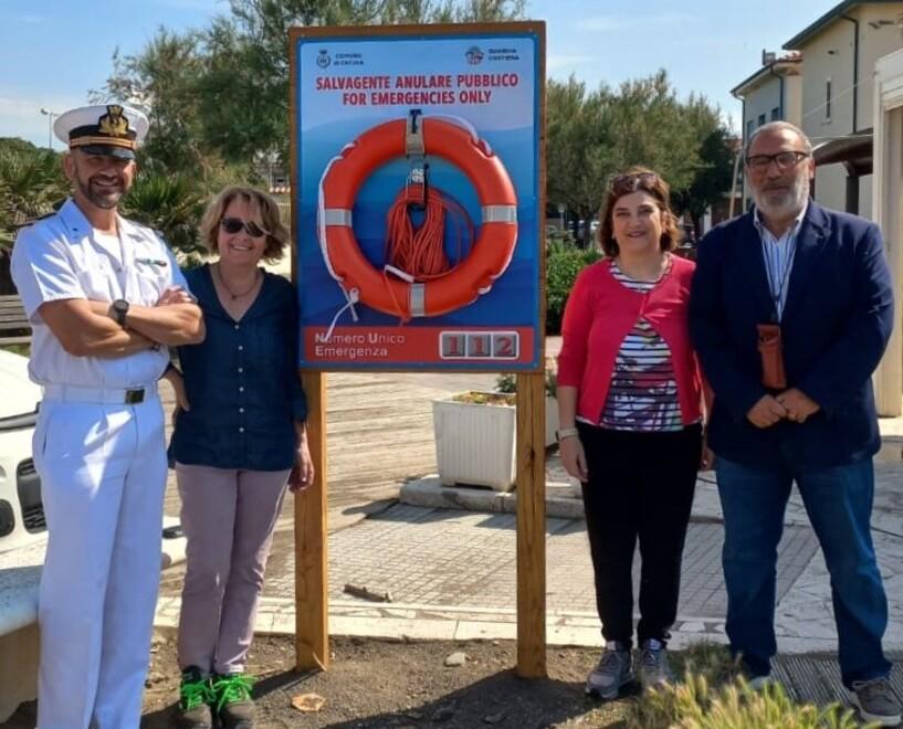 Ecco i salvagente di sicurezza nove postazioni sul lungomare di Cecina