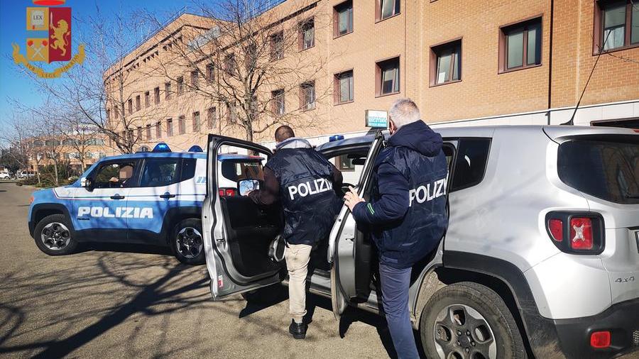 Modena. Ladro seriale arrestato dalla polizia: ha commesso 16 furti in 8 mesi