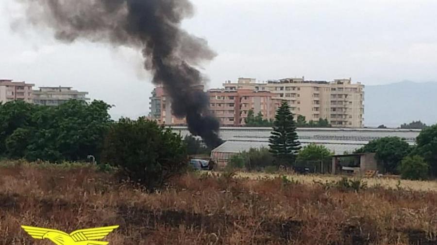 Combustione illecita di rifiuti: due denunce a Cagliari