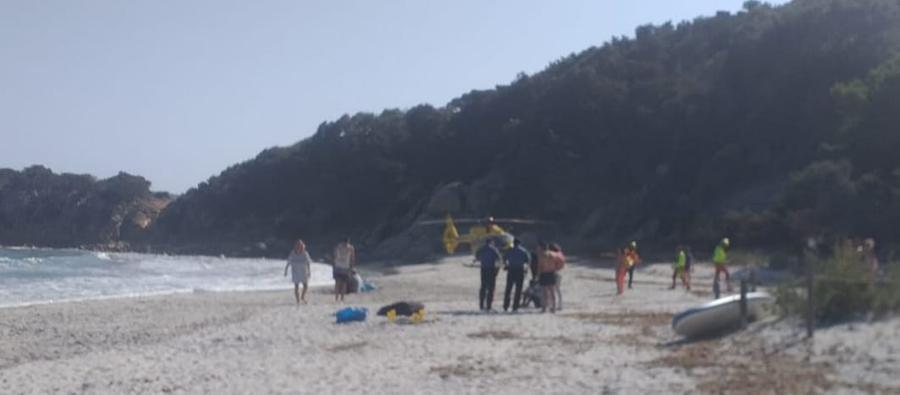 Resta impigliato con un gamba nelle rocce e muore annegato a Villasimius