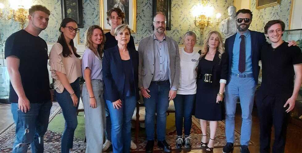 Basta distinzioni al Cicognini di Prato, adesso il “ballo delle debuttanti” è libero: ammesse coppie dello stesso sesso