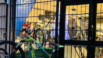Furto alla Simo Bike di Casalgrande: danni per almeno 40mila euro