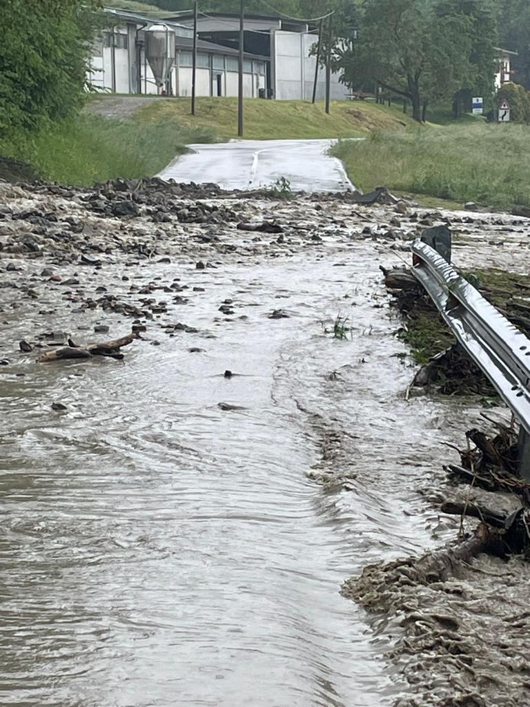 Bomba d’acqua a Montese: smottamento del terreno e strada provinciale 34 chiusa