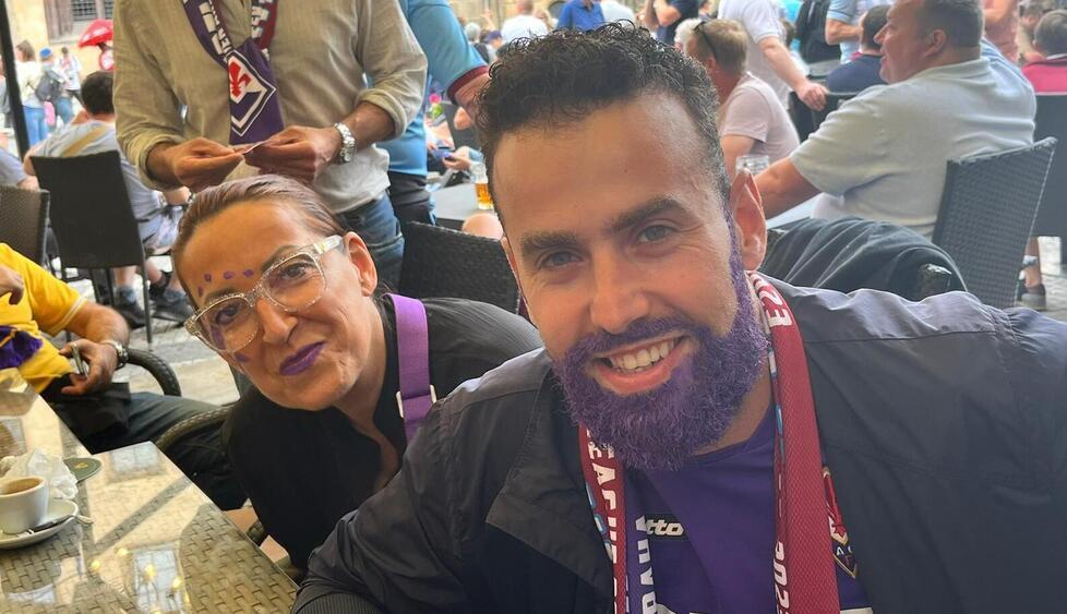 Barbe e gigli viola a Praga, ma in un pub è guerriglia: 16 fermati e 2 arresti