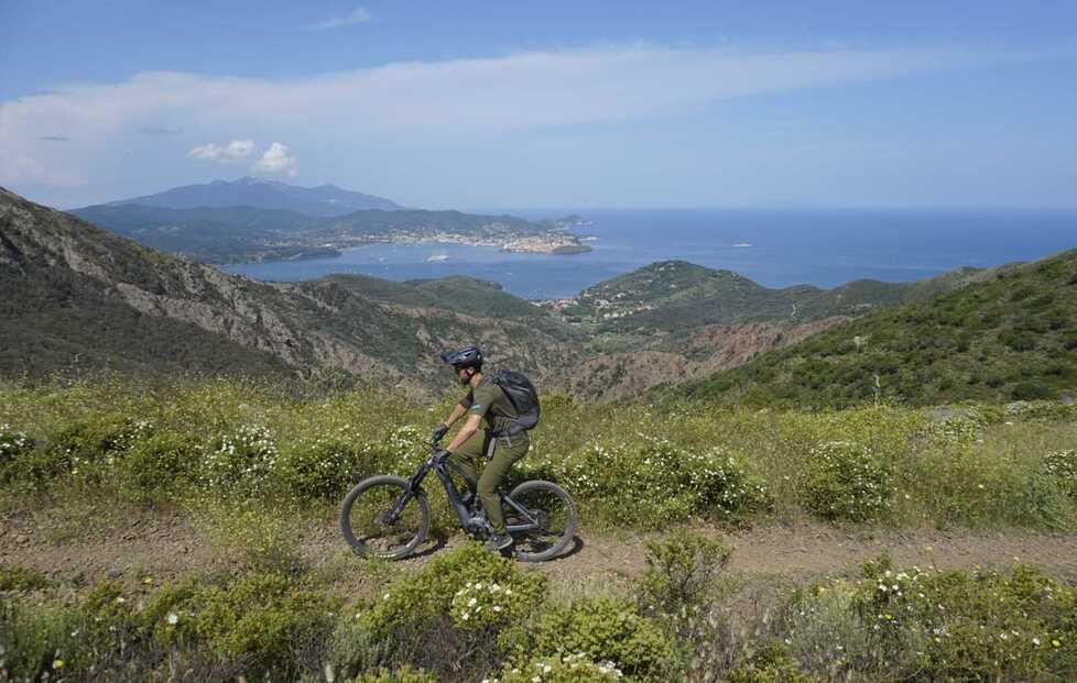Campiglia e l’altro turismo: con il campione di mountain bike per una vacanza tra sport e avventura