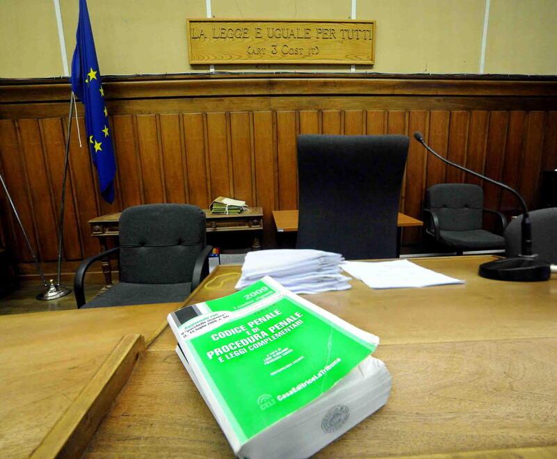 Pistoia, tredicenne molestata dal padre delle sue amiche al ritorno dalla gara sportiva